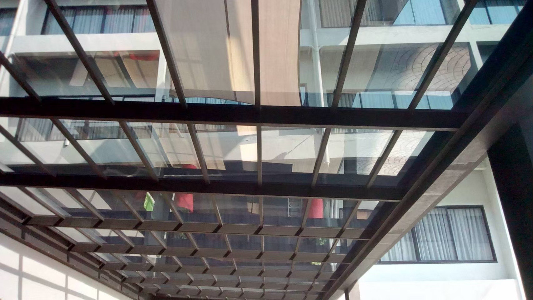 ชินโคไลท์แบบแผ่นใสคล้ายกระจก (clear color)